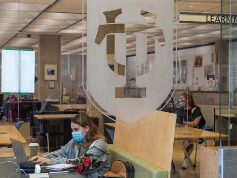 students studying in the Learning Commons of Howard-Tilton Memorial Library, Photo by Sally Asher